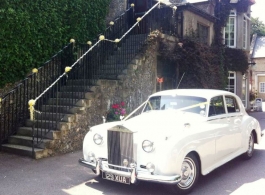 Classic Ivory Rolls Royce for weddings in Farnborough